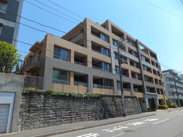 リブゼ横浜クレインコート 1